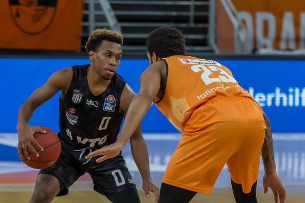 后卫的防守 后卫的防守