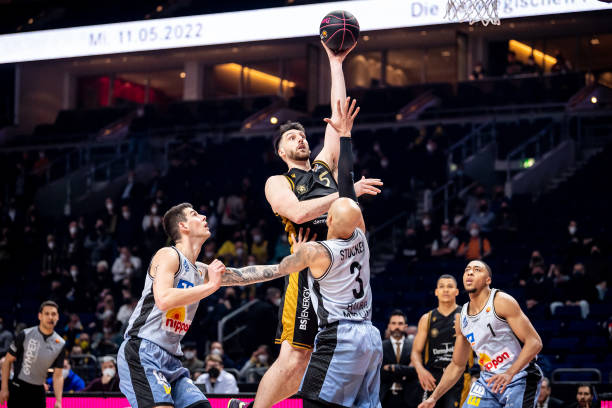 她凭借稳定 她凭借稳定