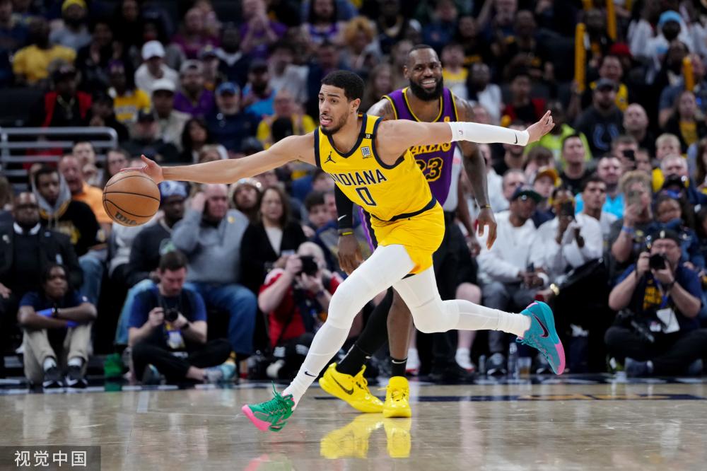 的指挥下 的指挥下