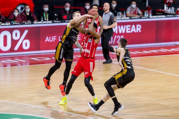 竞进攻线的 竞进攻线的